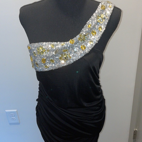 Black one shoulder dress - Picture 3 of 8